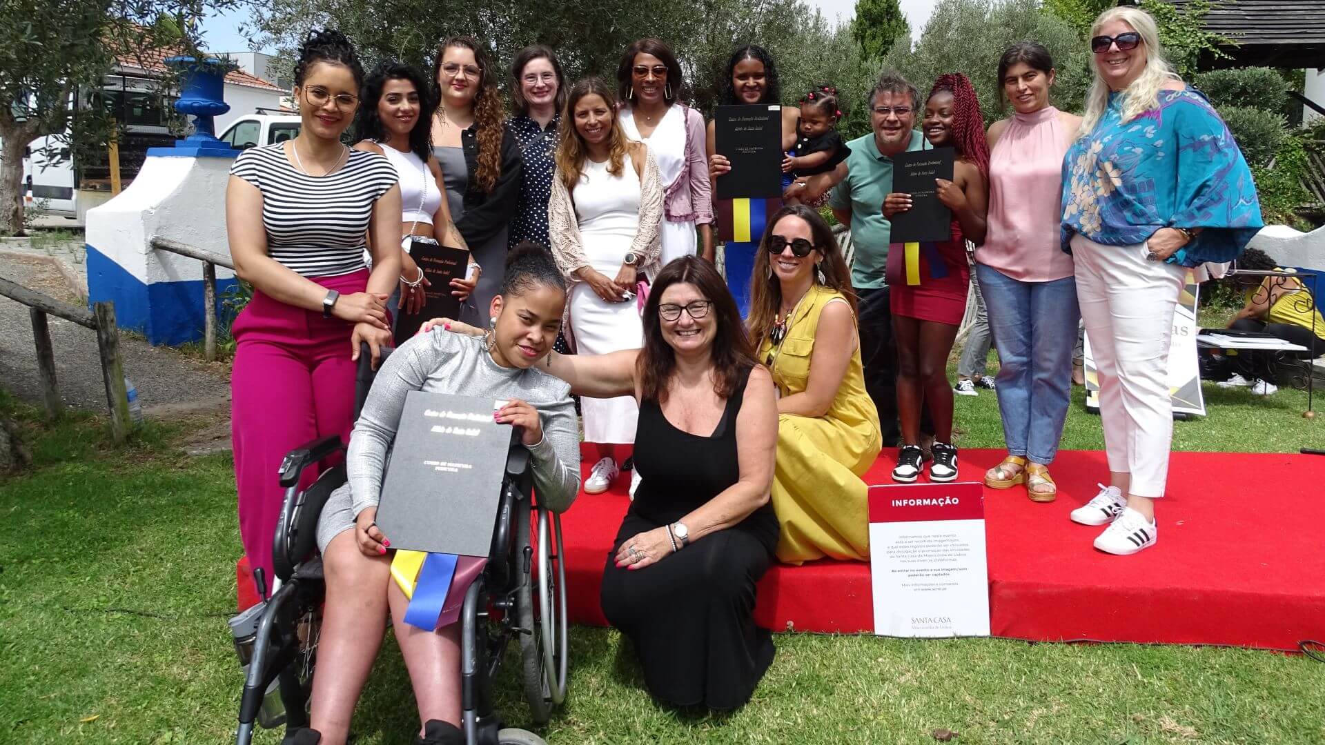 Foto de grupo dos formandos finalistas e professores