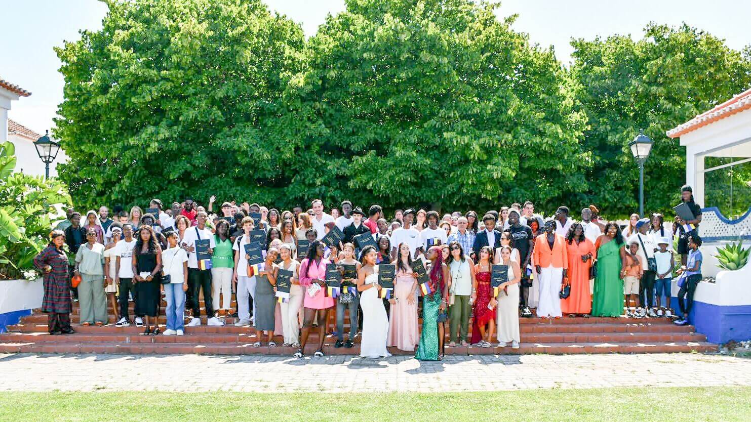 Alunos da ASI na cerimónia de entrega de diplomas (nível 2 - equivalência 9.º ano)
