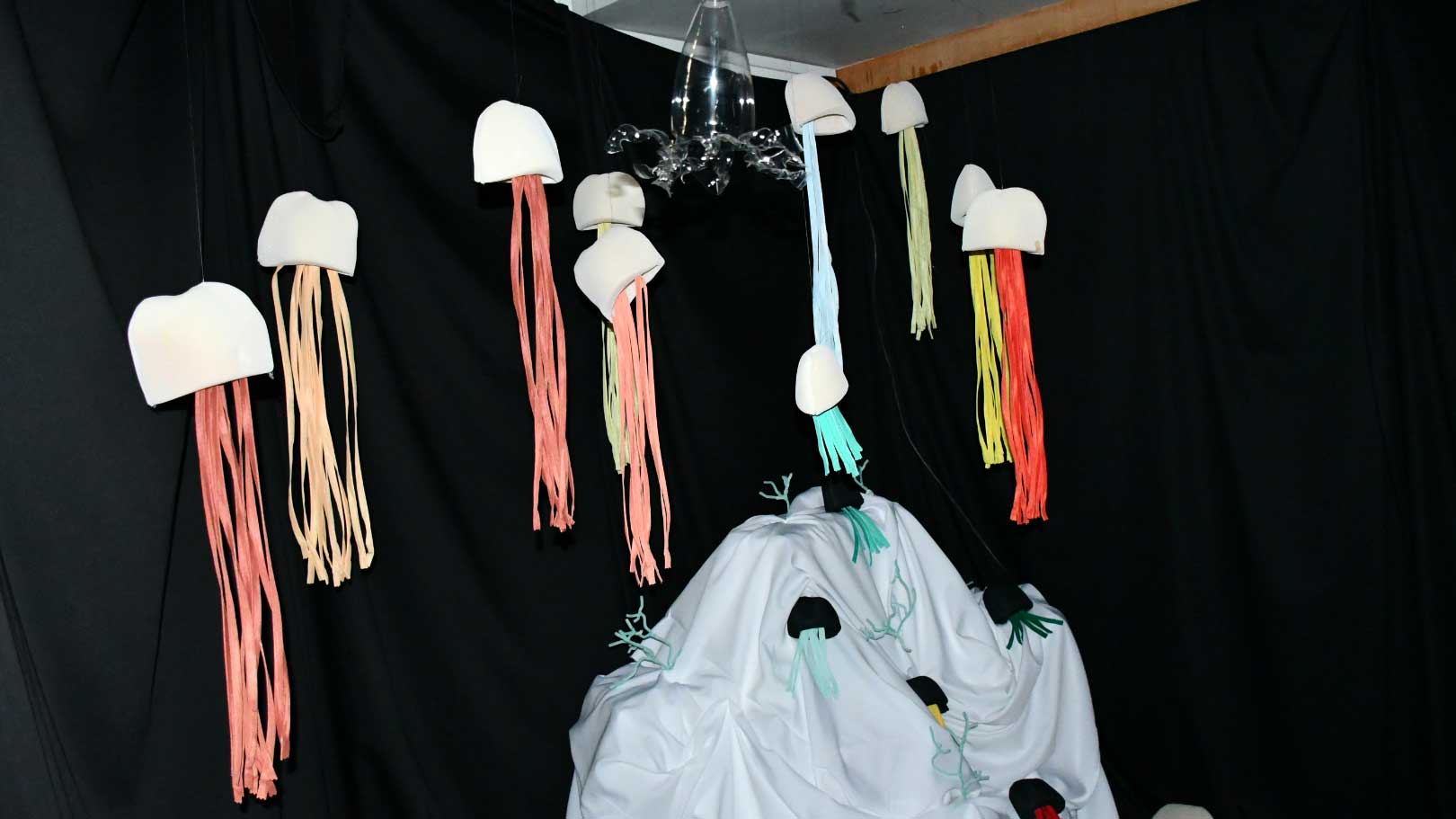 bandeira-verde-03 Obra com sacos de plástico na exposição “Mar e Sustentabilidade”