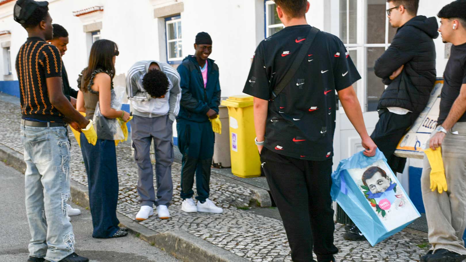 bandeira-verde-08 Estudantes limpam ASI