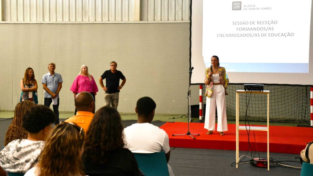 Angela Guerra, da SCML, discursa aos novos formandos e encarregados de educação